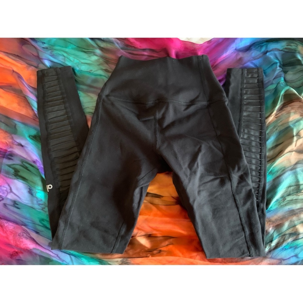 Alo Yoga | high rise moto black glossy leggings - Picture 3 of 3